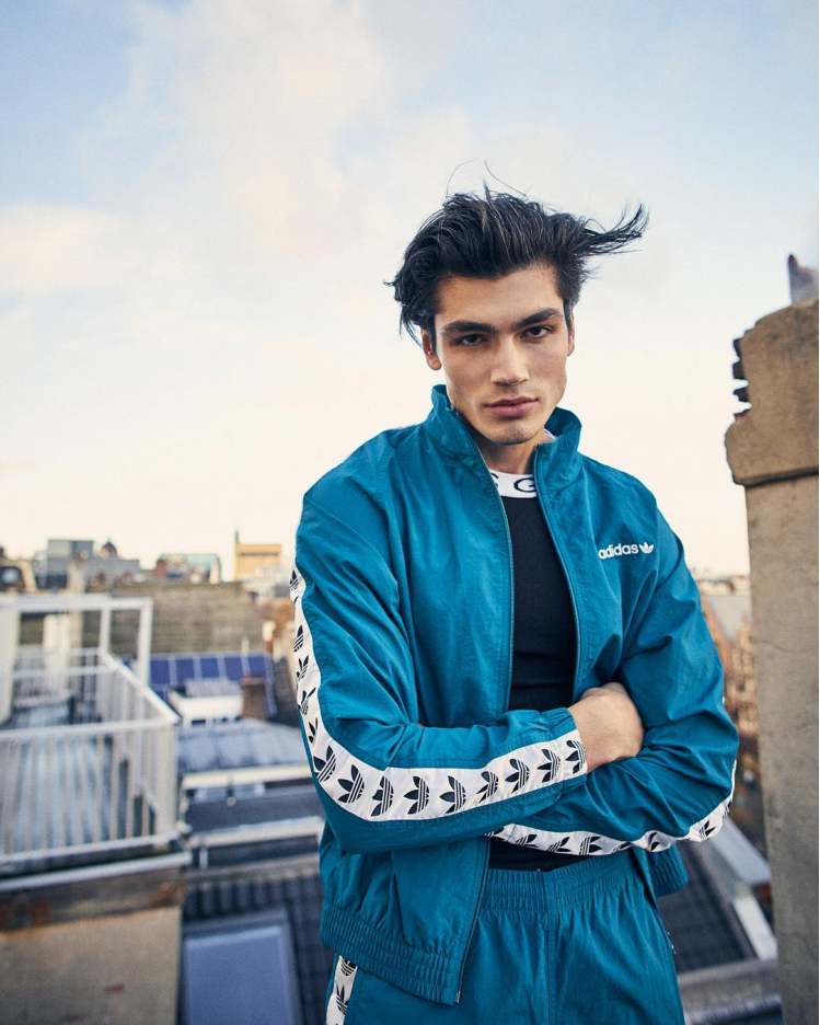 55376bf20be24ced44367968c557b6f7_w749_h936_nocrp