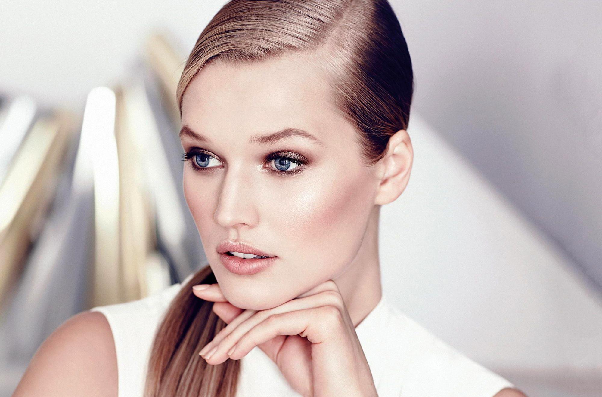 toni-garrn-model-girl-face-make-up