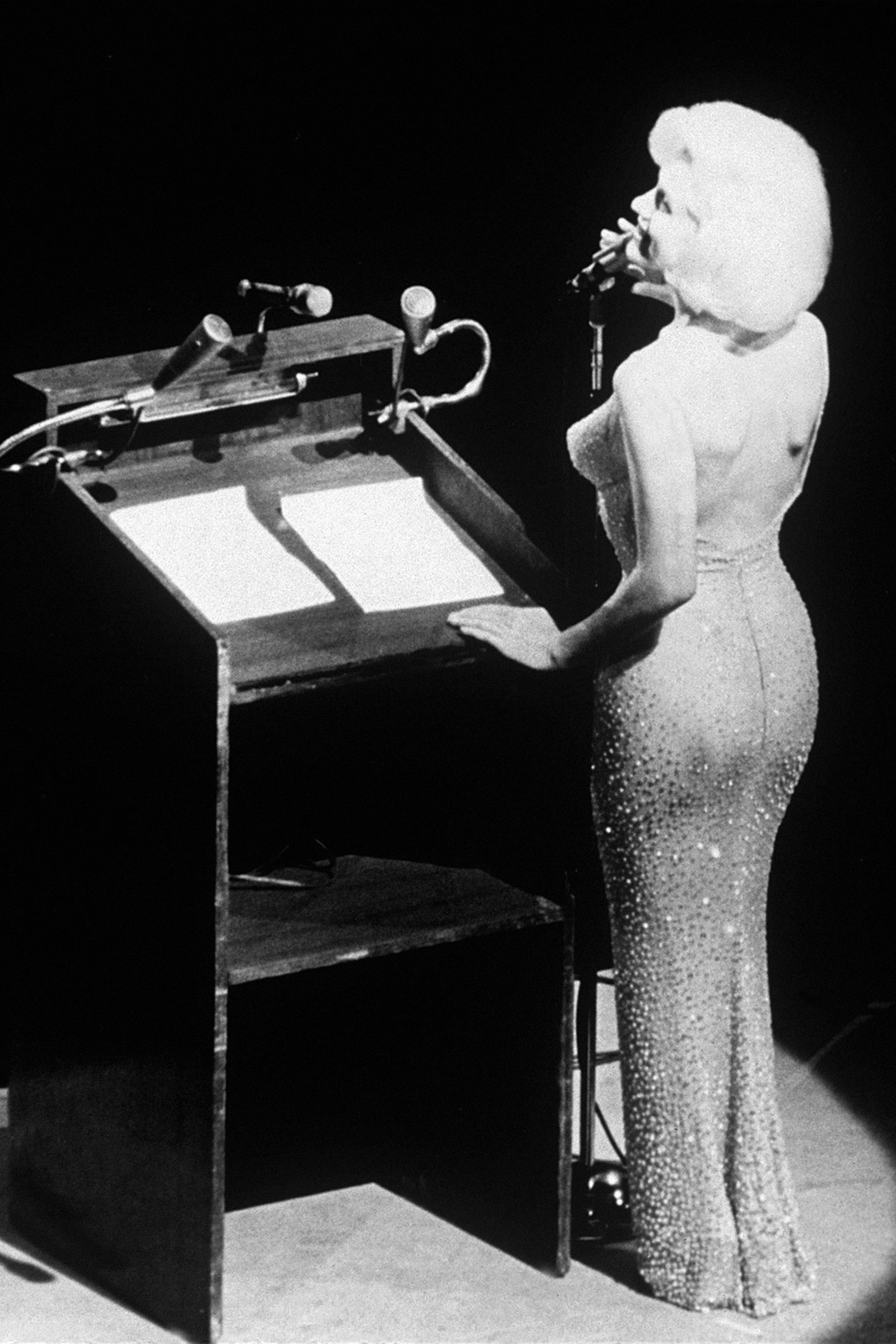 marilyn-monroe-kennedy-glamour-1june16-rex-b_1
