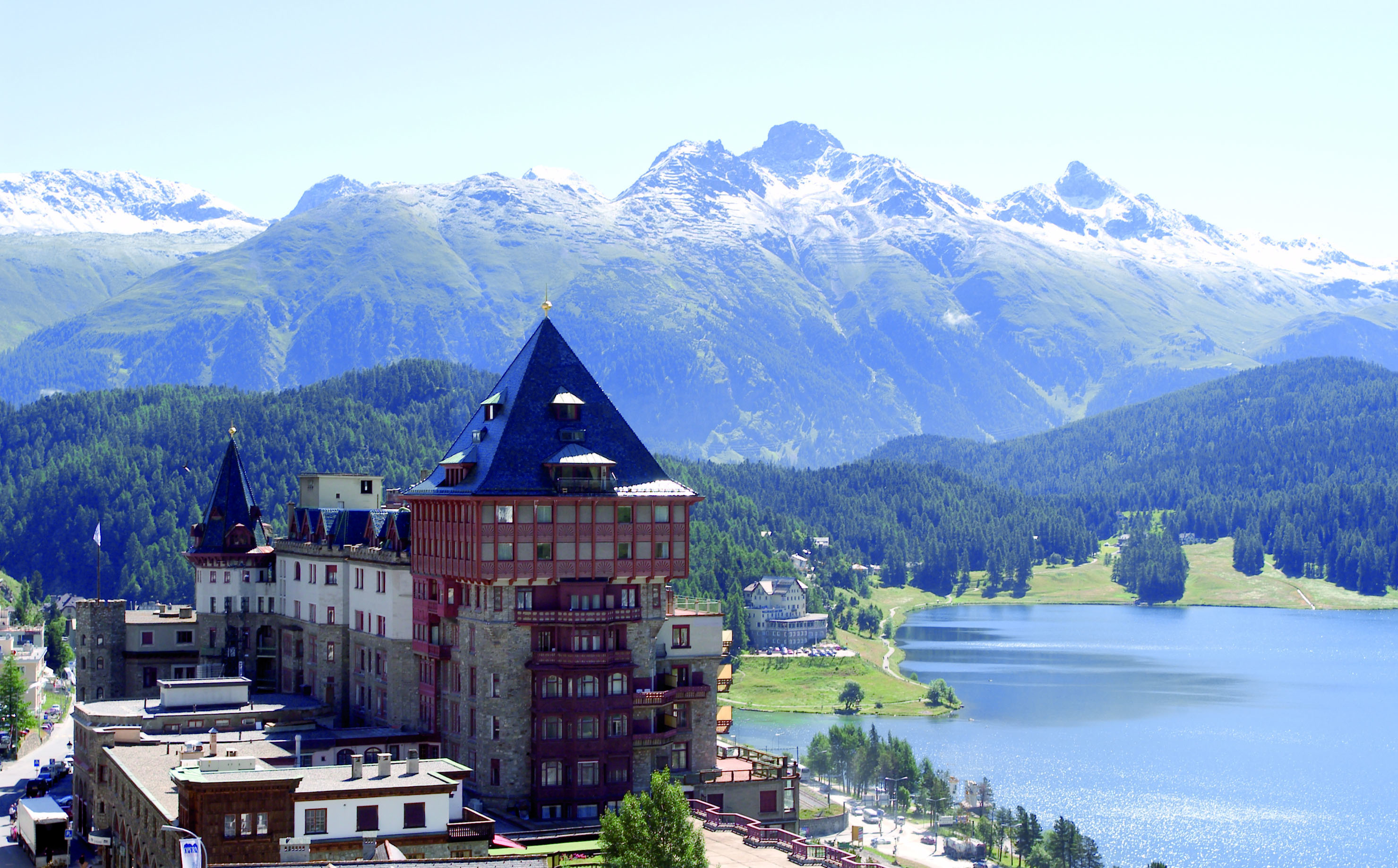 hotel_exterior_summer_01_2mb