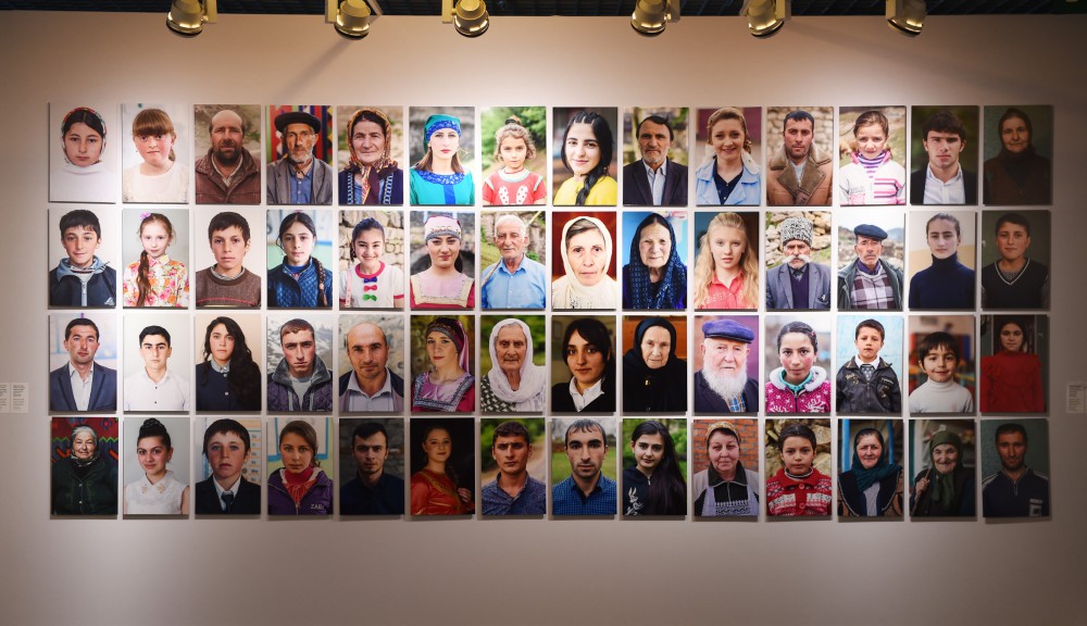 1469772945890658248_1000x669