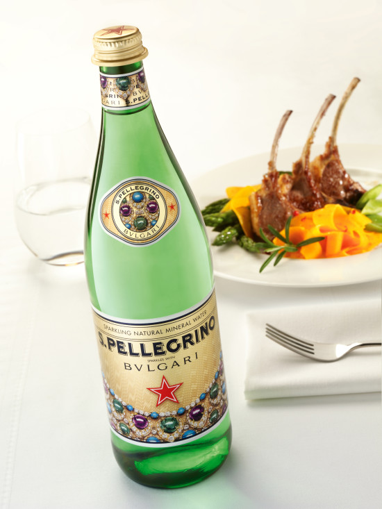 San_Pellegrino_bile_pozadi