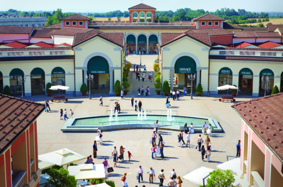 Serrav_8511_piazza horiz_prada