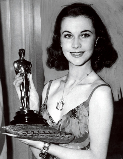 VIVIEN LEIGH holding her Academy Award for Best Actress for Gone With Wind. 1940.