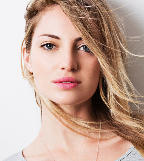 blonde-beauty-skin-closeup