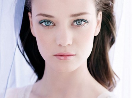 Joli-Rouge-Brilliant-Perfect-Shine-Sheer-Lipstick-model-shot