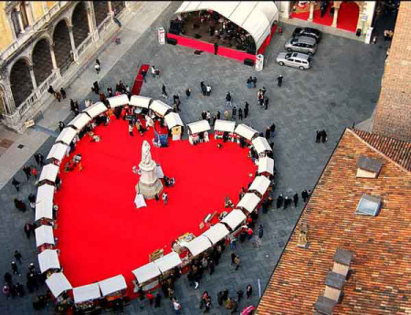 giant-heart-in-Piazza-dei-Signori-Verona-Italy-2