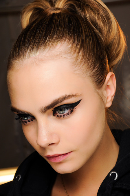 cat-eyeliner-anna-sui