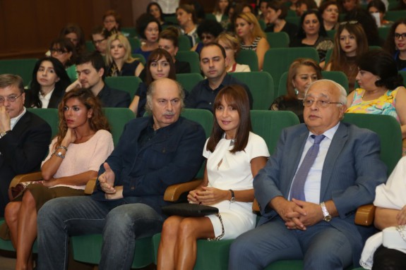 1444313321494465233_1000x669