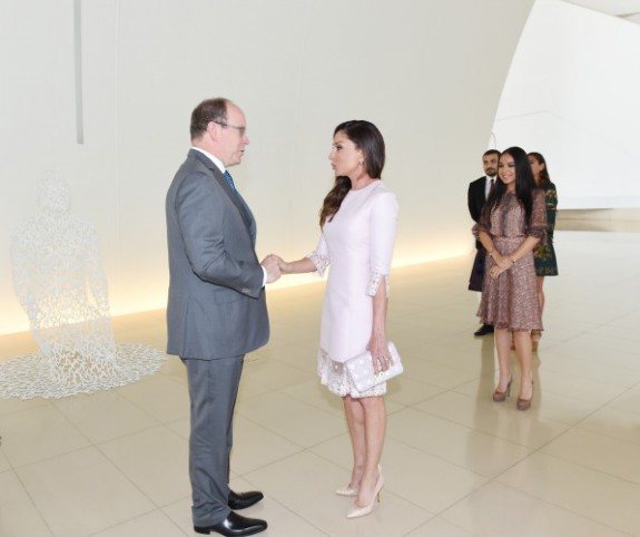 first_lady_exhibidion_1