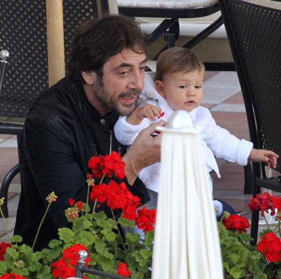 *EXCLUSIVE* Penelope Cruz and Javier Bardem : Lunch in Italy!