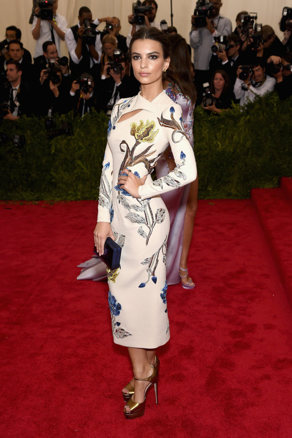 emily-ratajkowski-met-gala-2015