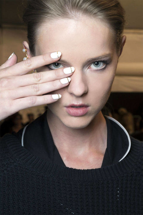 54bc30edac538_-_hbz-trends-ss2015-runway-nails-fetherston-bks-m-rs15-1103-lg