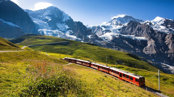 lets-travel-to-the-alps-switzerland-jungfrau-railway-with-jakub-polomski-3