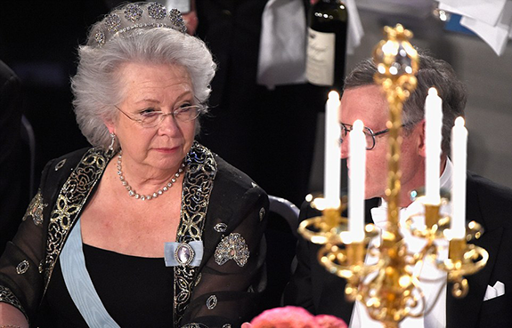 23F37FA000000578-0-image-a-72_1418254821997 copy