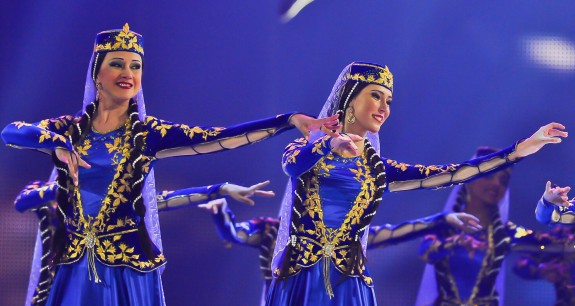 Azerbaijani_dancers_at_Eurovision_2012