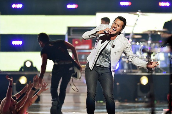 luke-bryan-fashion-rocks-2014-gty