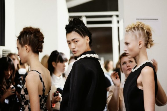 simone-rocha-rtw-ss2014-backstage-10_143121288230.jpg_carousel_parties