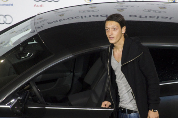 37360-NzAxNzI4MTU3Mg