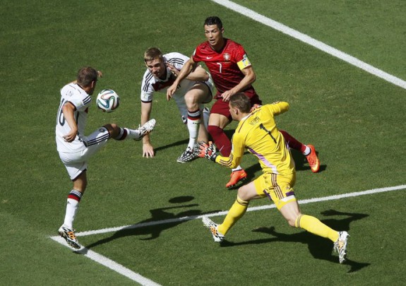 2014-06-16T161209Z_502669313_TB3EA6G1BMQ4U_RTRMADP_3_SOCCER-WORLD-M13-GER-POR