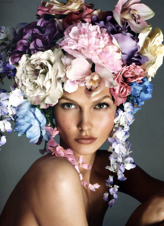 a-vogue-italia_2011_12_steven-meisel_karlie_cerf-de-d