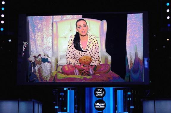 katy-perry-award-2014-billboard-music-awards-performance-650